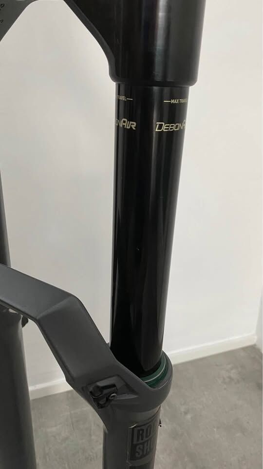 Rockshox zeb ultimate, 180mm, 27.5", charger 3