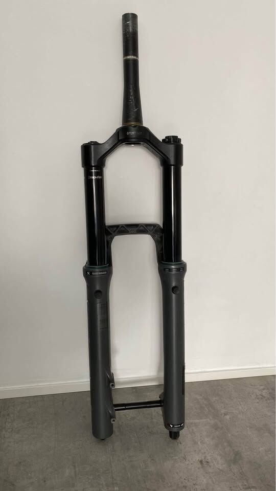 Rockshox zeb ultimate, 180mm, 27.5", charger 3
