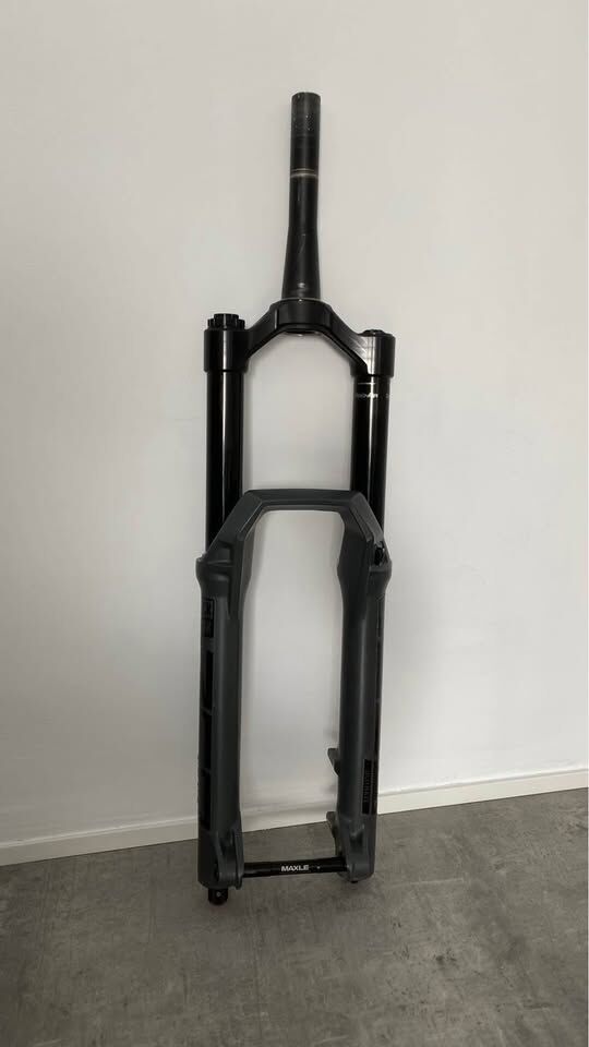 Rockshox zeb ultimate, 180mm, 27.5", charger 3