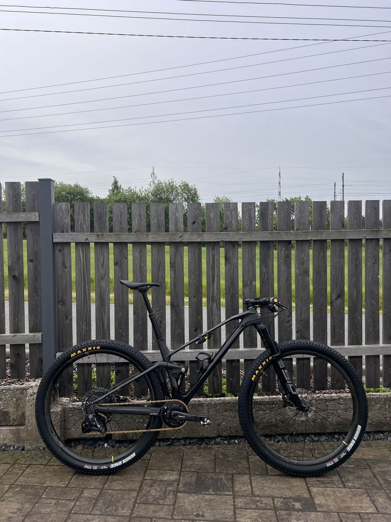 MONDRAKER F-PODIUM CARBON DC R