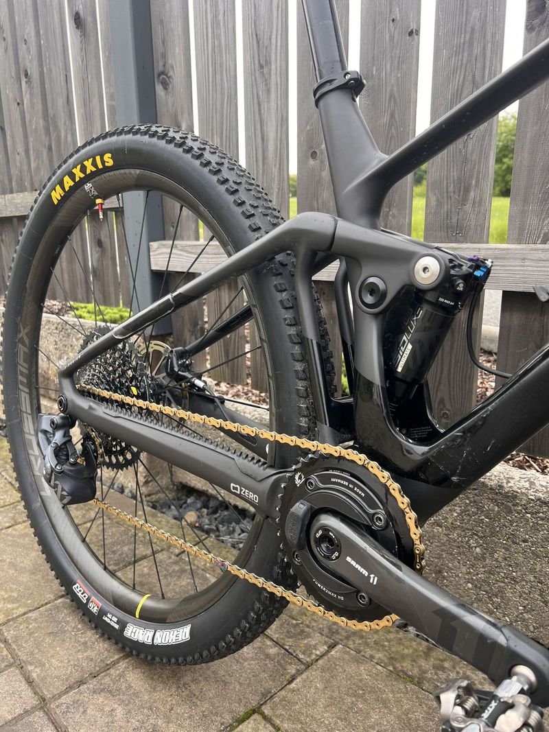 MONDRAKER F-PODIUM CARBON DC R