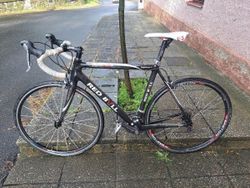 celokarbonové silniční kolo Red Bull Carbon SL