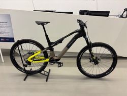 Haibike LYKE CF 11 kola 29" vel.XL gloss carbon sand lime
