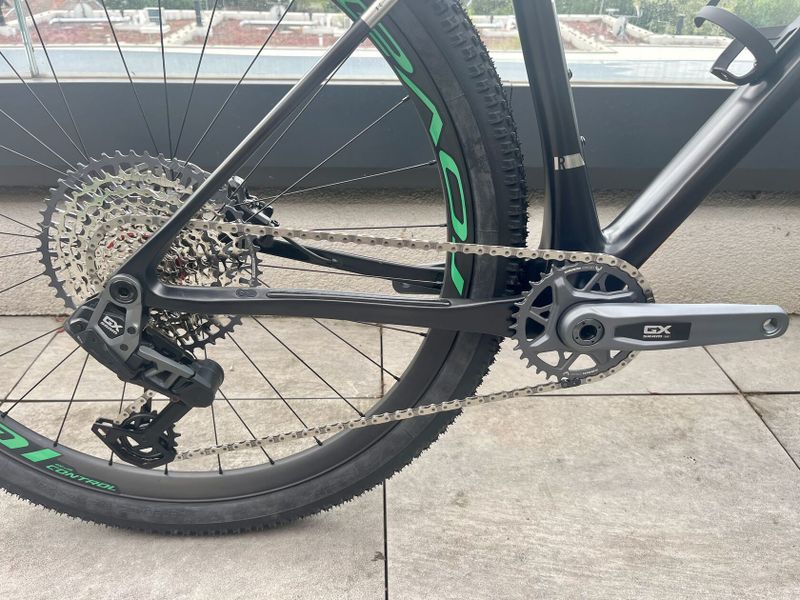 Nove MMR rakish karbon, M (170-180cm), Sram transmission AXS, roval carbon(1450g), Rock shox sid sl