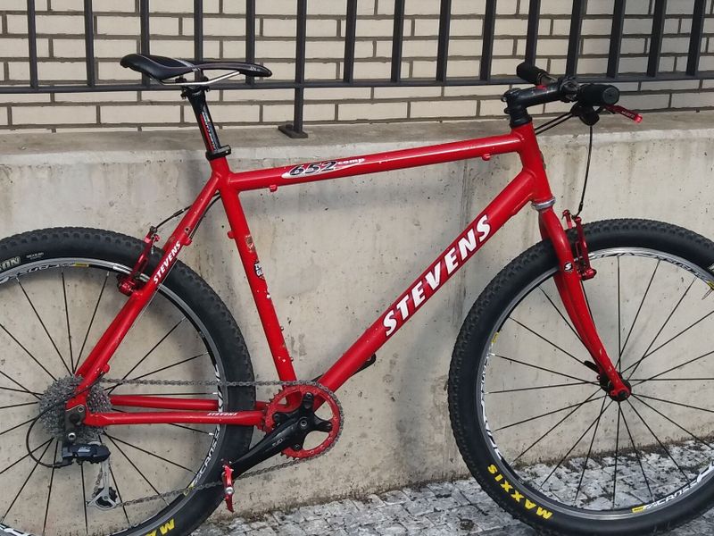 Hmotnost jen 9,5 kg / 6,0 kg, Carbon sedlovka+Karbon řidítka. POZOR PRODÁVÁM horské kolo BEZ KOL !!!