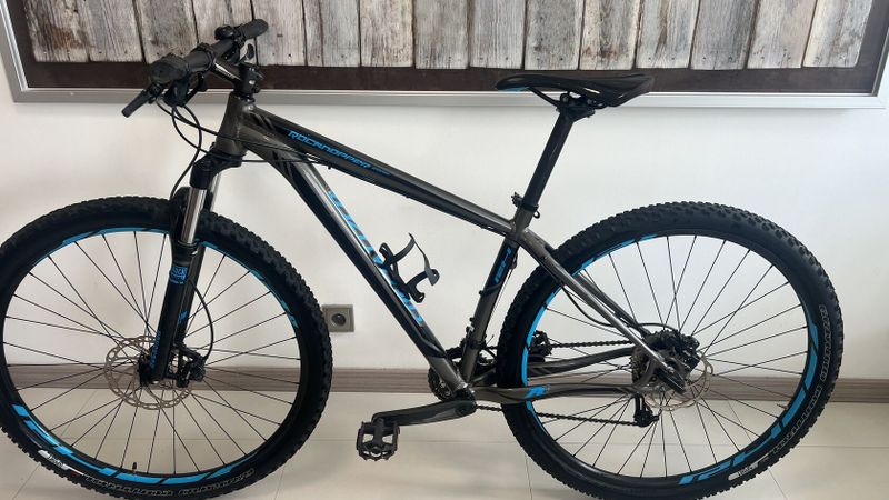 Prodam Specialized Rockhopper Comp Velikost M pro 160-180cm. Kola 29" Kolo je v top stavu.