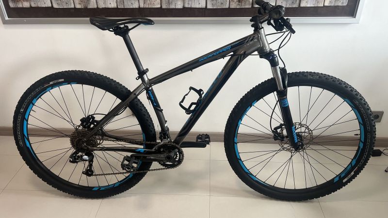 Prodam Specialized Rockhopper Comp Velikost M pro 160-180cm. Kola 29" Kolo je v top stavu.