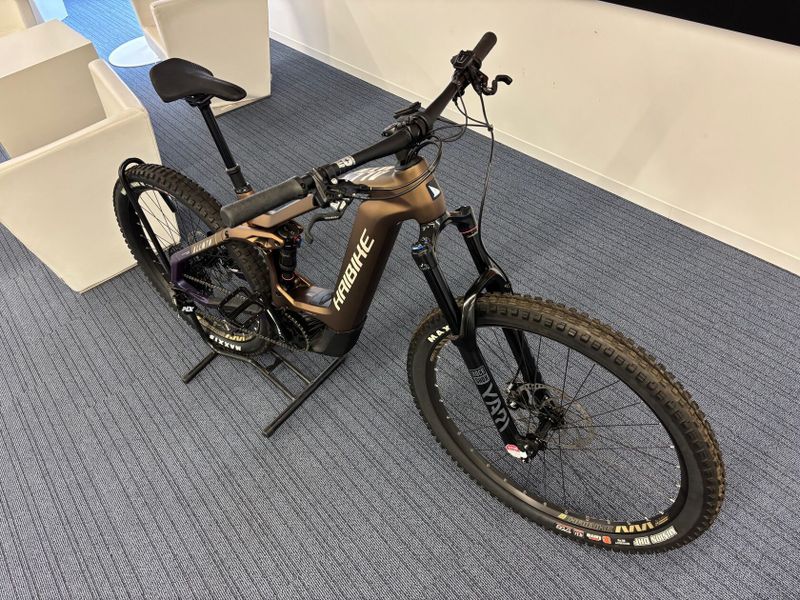 Haibike AllMtn CF 8 kola 29/27,5" vel.M