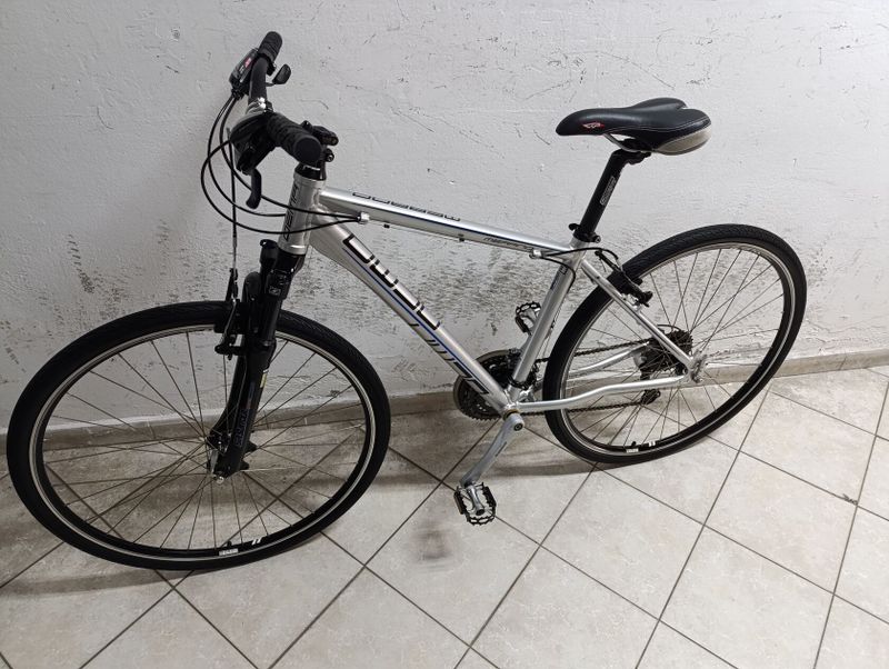 Starší renovované jízdní kolo krosové - trekingové pánské 28" Dema Merano