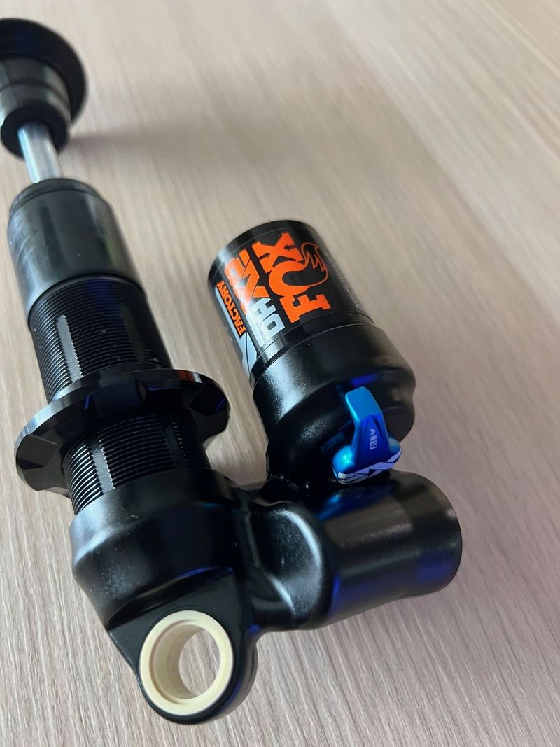  DHX2 FACTORY S LOCKOUTEM 230x62,5mm+ pružina Sprindex540-610 