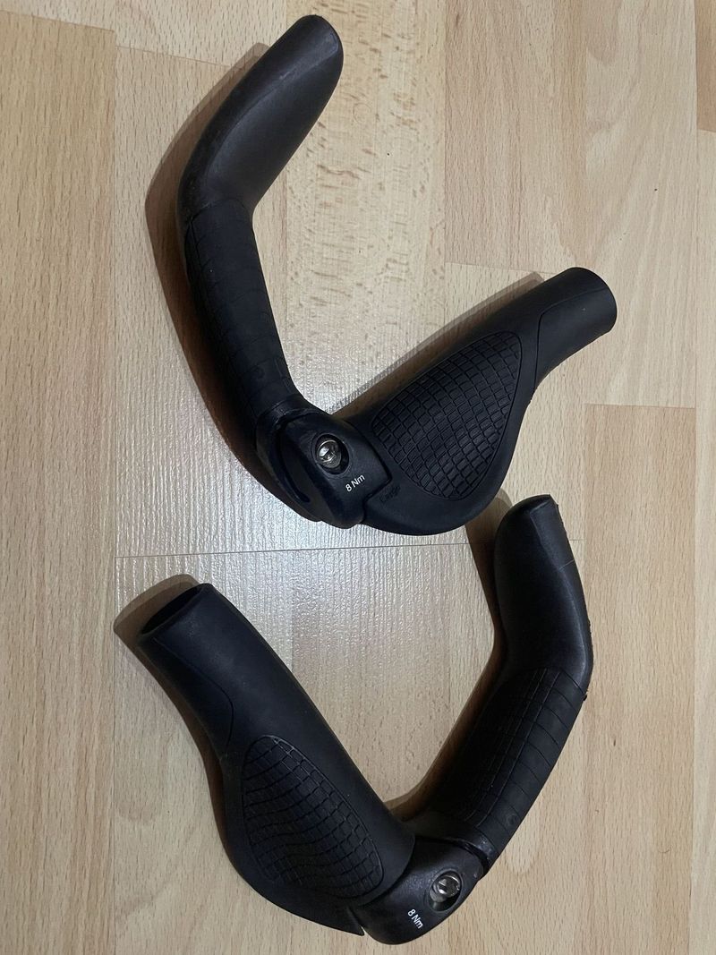 Ergon ergonomické gripy s rohy
