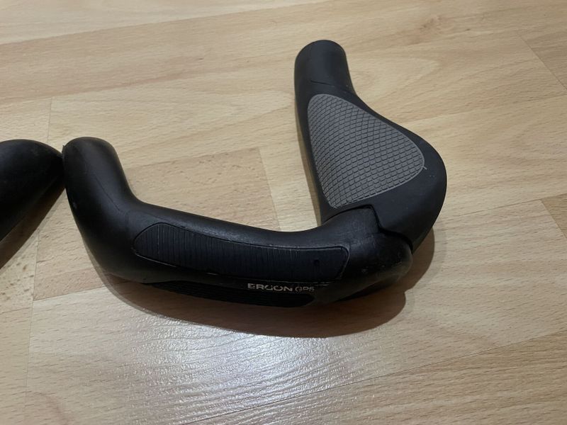 Ergon ergonomické gripy s rohy