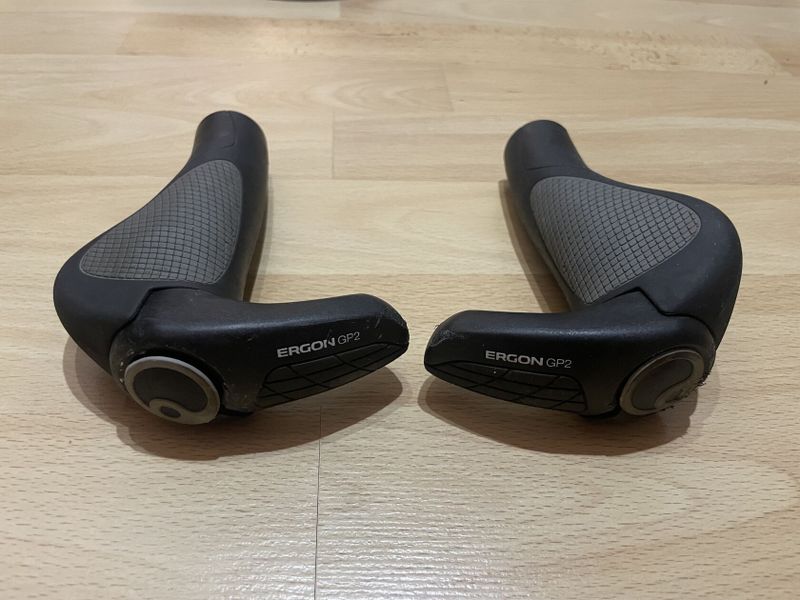 Ergon ergonomické gripy s rohy