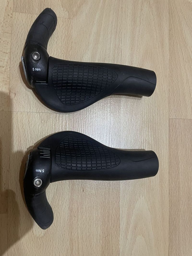 Ergon ergonomické gripy s rohy
