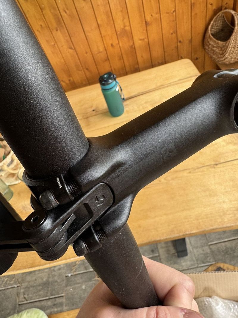 Řidítka bontrager s predstavcem a tachometrem 