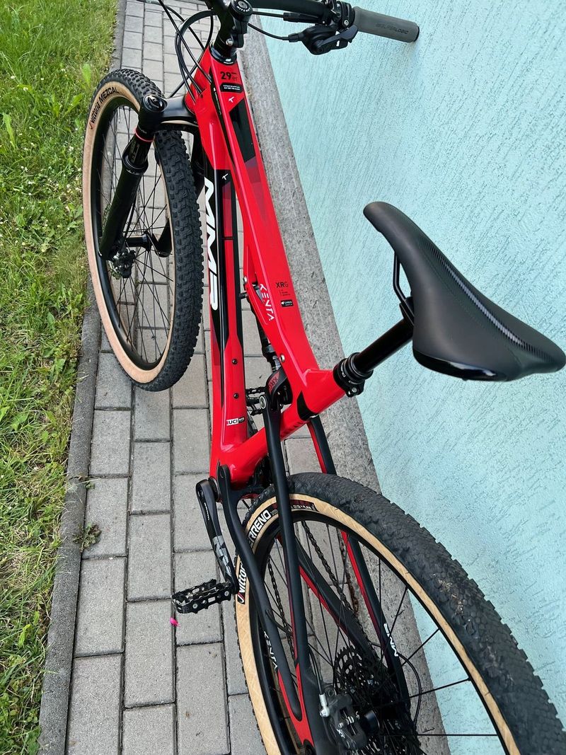 Prodám MMR Kenta, vel.M, karbon,vidlice Rock Shox Sid, tlumič Rock Shox Deluxe,Sram NX, Shimano XT