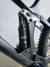 Horské kolo YT IZZO Uncaged 4 Blaze Carbon 2021 29″