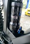Horské kolo YT IZZO Uncaged 4 Blaze Carbon 2021 29″