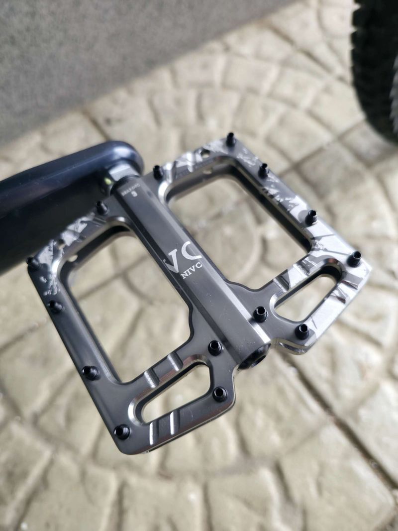 Horské kolo YT IZZO Uncaged 4 Blaze Carbon 2021 29″