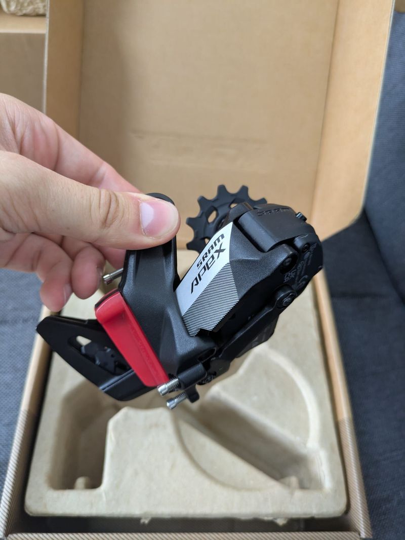 SRAM Apex XPLR AXS (12 rych.) Bluetooth přehazovačka + S BATERIÍ SRAM eTap - ZCELA NOVÉ - NEPOUŽITÉ!