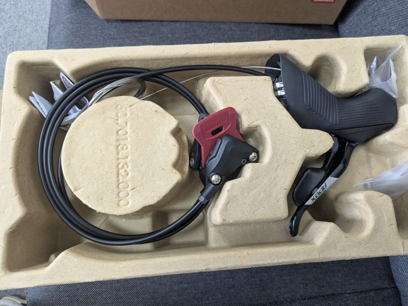 SRAM Apex D1 - brzdící páky - levá (1300 mm); pravá (2000 mm, 12 převodů - mech.) ZCELA NOVÉ!