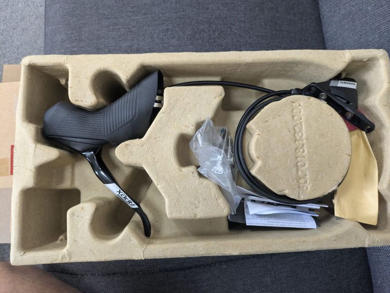 SRAM Apex D1 - brzdící páky - levá (1300 mm); pravá (2000 mm, 12 převodů - mech.) ZCELA NOVÉ!