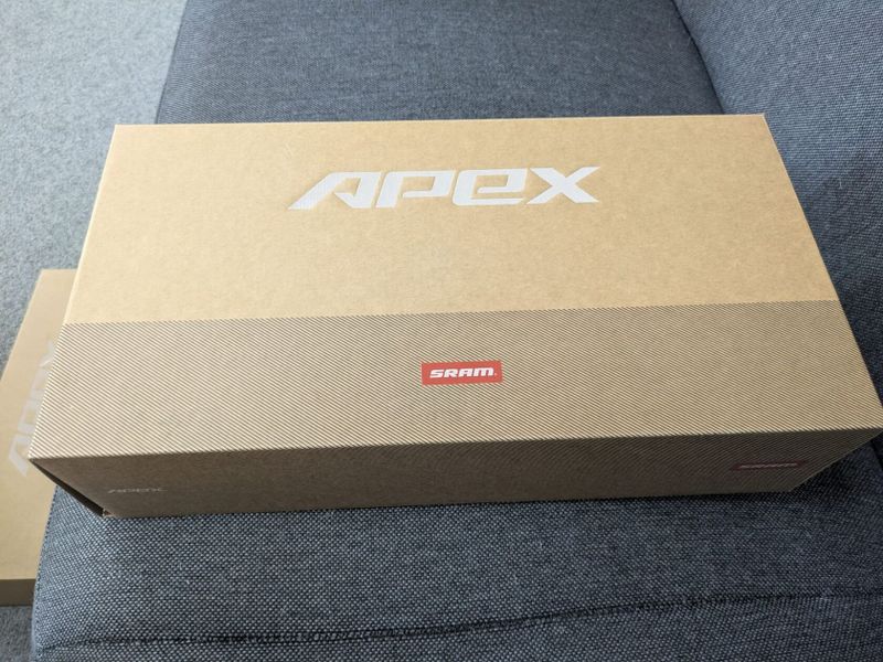 SRAM Apex D1 - brzdící páky - levá (1300 mm); pravá (2000 mm, 12 převodů - mech.) ZCELA NOVÉ!