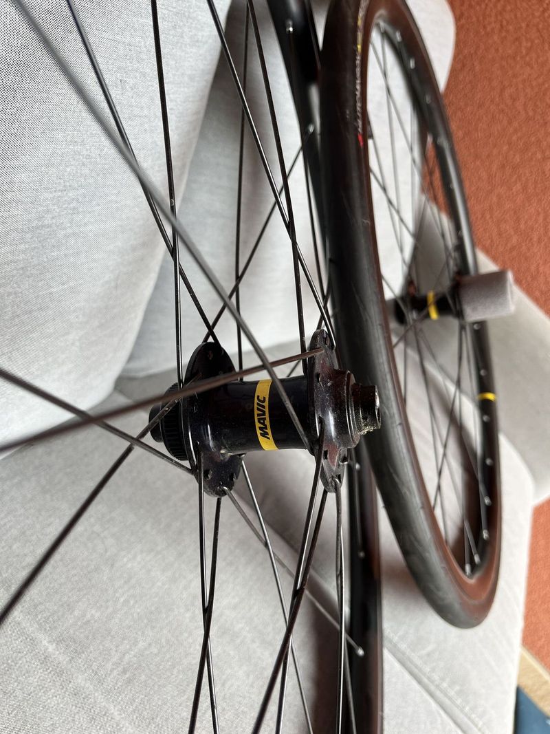 Zapletená kola Mavic Aksium 1
