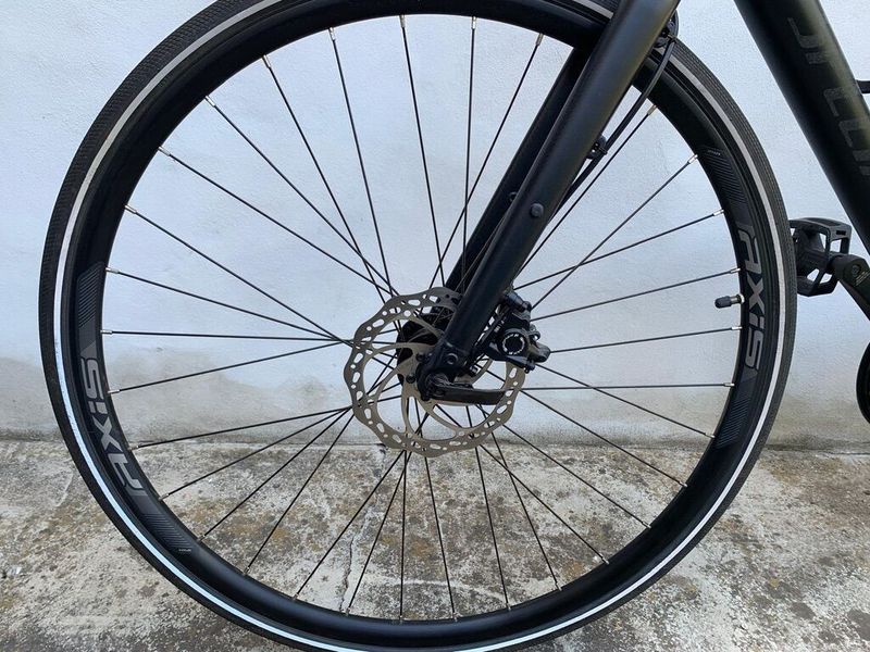Luxusní kolo Specialized Sirrus 2.0 (150-160 cm)
