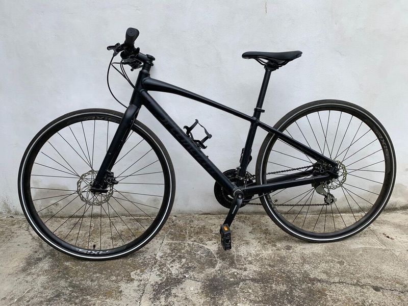 Luxusní kolo Specialized Sirrus 2.0 (150-160 cm)