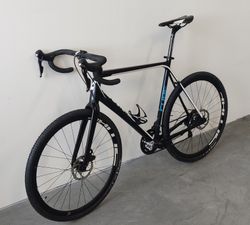Lehký zachovalý gravel 