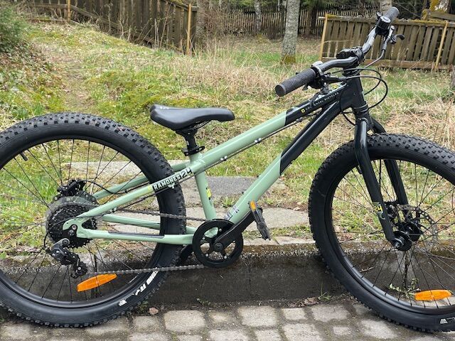 Dětské kolo 24, Commencal Ramones 24 od 130cm, brzdy Shimano Deore