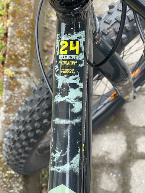 Dětské kolo 24, Commencal Ramones 24 od 130cm, brzdy Shimano Deore