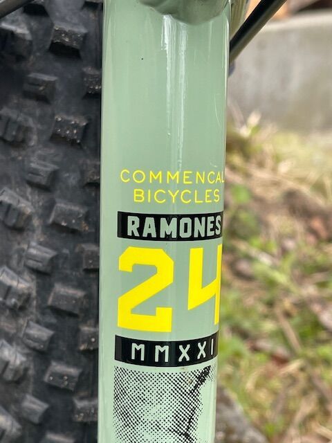 Dětské kolo 24, Commencal Ramones 24 od 130cm, brzdy Shimano Deore