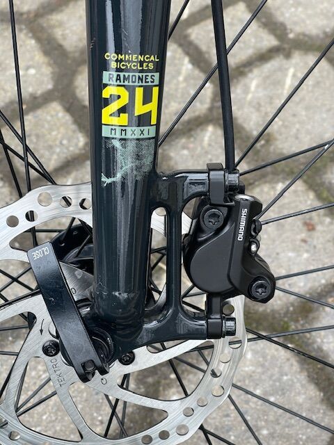 Dětské kolo 24, Commencal Ramones 24 od 130cm, brzdy Shimano Deore
