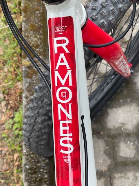 Dětské kolo 24, Commencal Ramones 24 od 130cm, brzdy Shimano Deore
