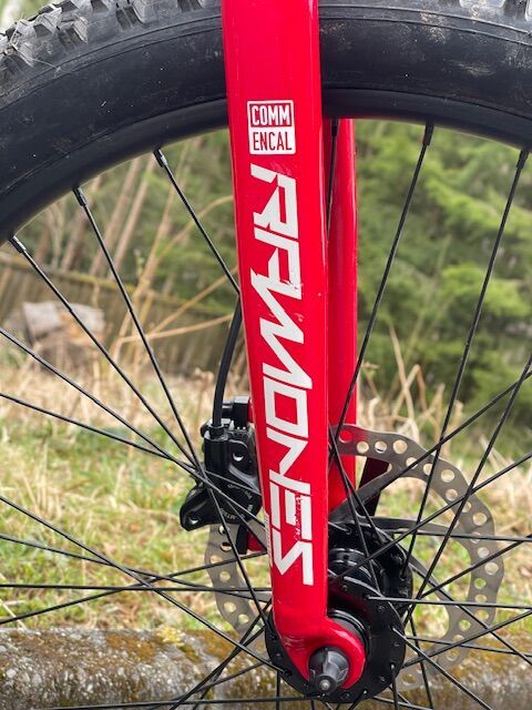 Dětské kolo 24, Commencal Ramones 24 od 130cm, brzdy Shimano Deore