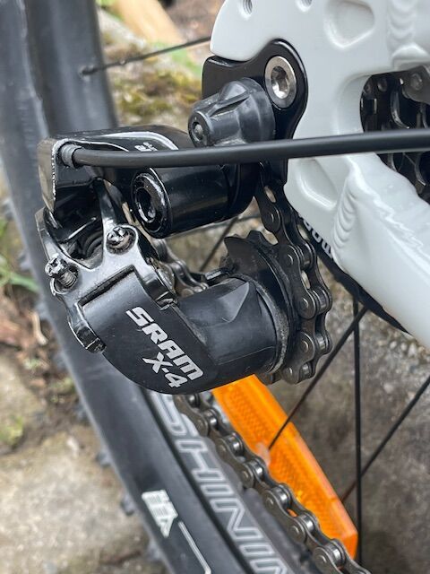 Dětské kolo 24, Commencal Ramones 24 od 130cm, brzdy Shimano Deore