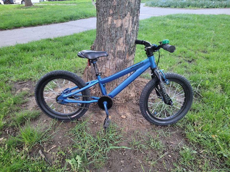 Specialized Hotrock 16" modrá metalíza 