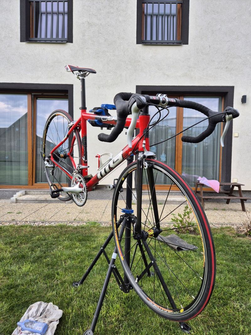 Silniční kolo MB, Shimano Sora, karbonové komponenty, kola Mavic