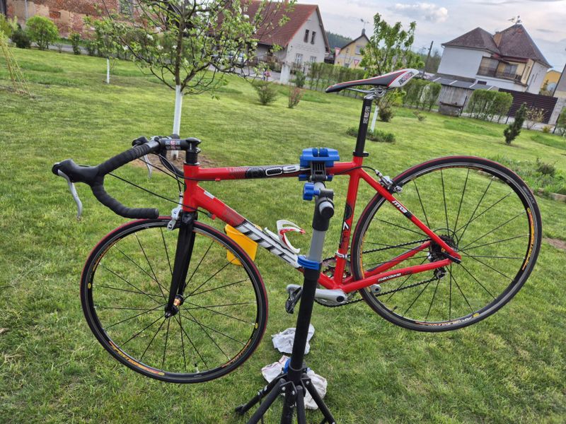 Silniční kolo MB, Shimano Sora, karbonové komponenty, kola Mavic
