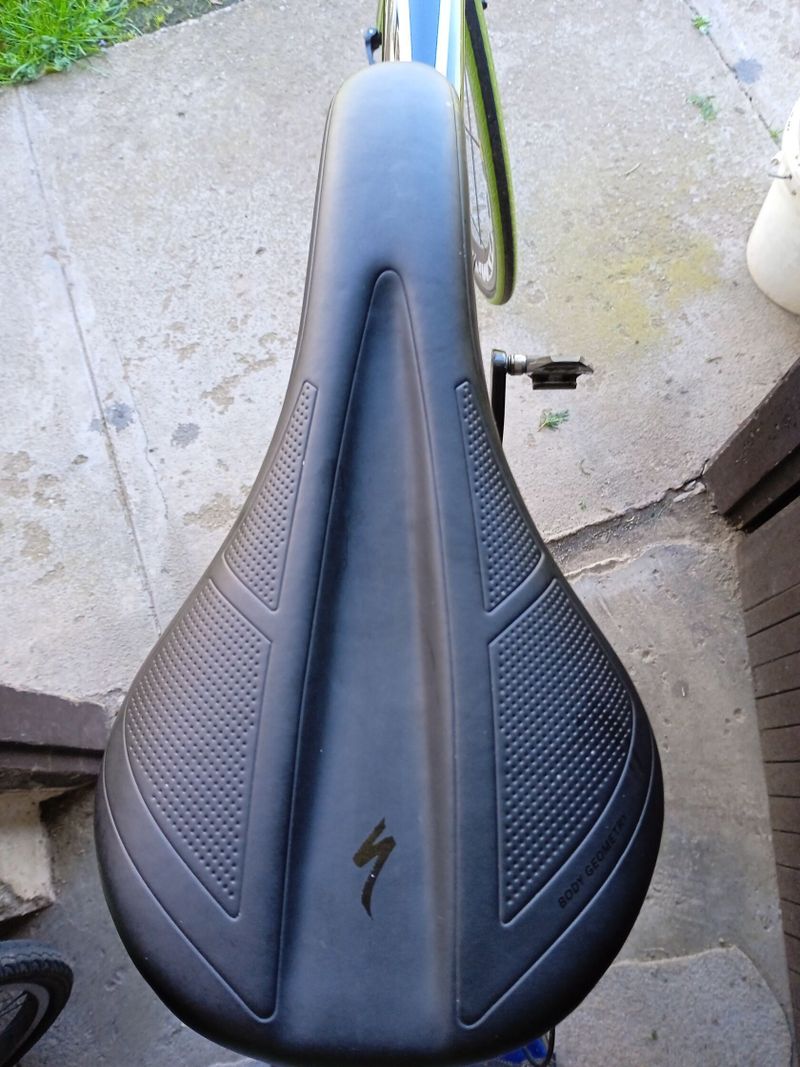 Sedlo specialized 