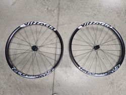 Vittoria 700c Elusion disk; centerlock, pevná osa
