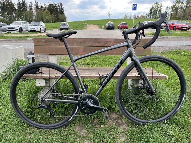 Kolo silniční / Gravel Giant Contend AR