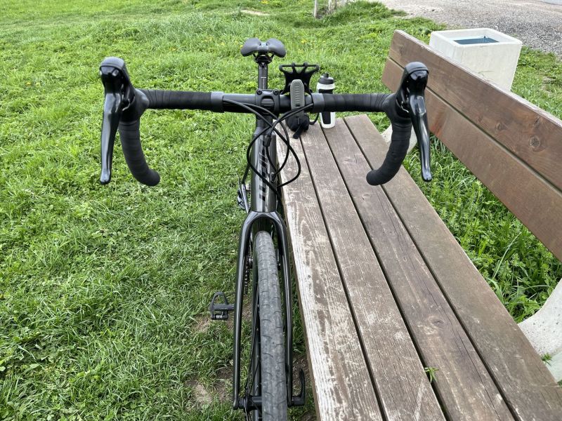 Kolo silniční / Gravel Giant Contend AR