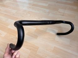 Řídítka 460 mm šířka, 31,8 mm průměr