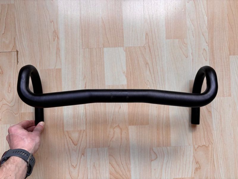 Řídítka 460 mm šířka, 31,8 mm průměr