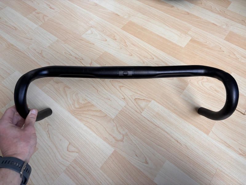 Řídítka 460 mm šířka, 31,8 mm průměr