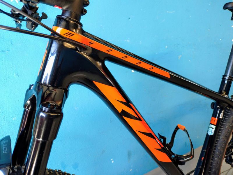 KTM myroon vel. L