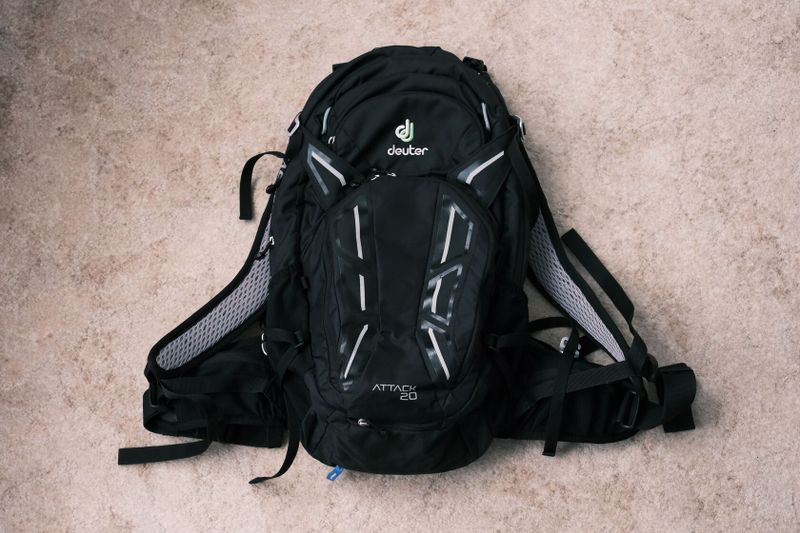 Batoh Deuter Attack 20l - integrovaný chránič SAS-TEC, zánovní